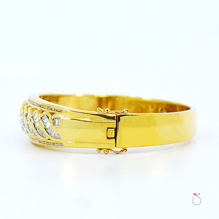 18 Karat Gold Diamond Bangle Bracelet, Round and Baguette Diamonds 2.48 Carat In Good Condition For Sale In Honolulu, HI