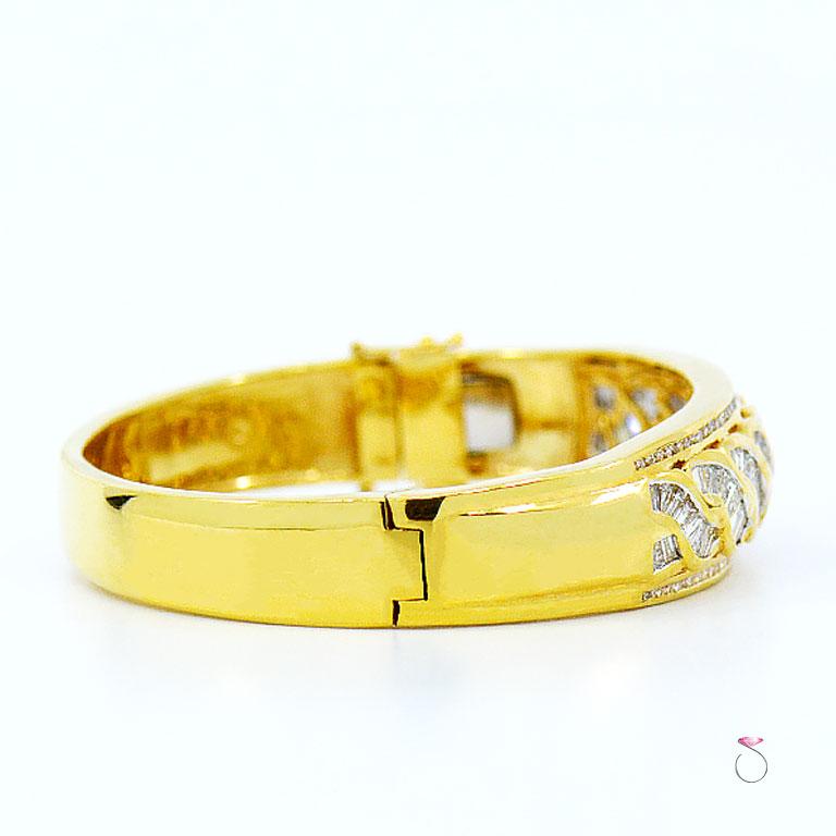 Baguette Cut 18 Karat Gold Diamond Bangle Bracelet, Round and Baguette Diamonds 2.48 Carat For Sale