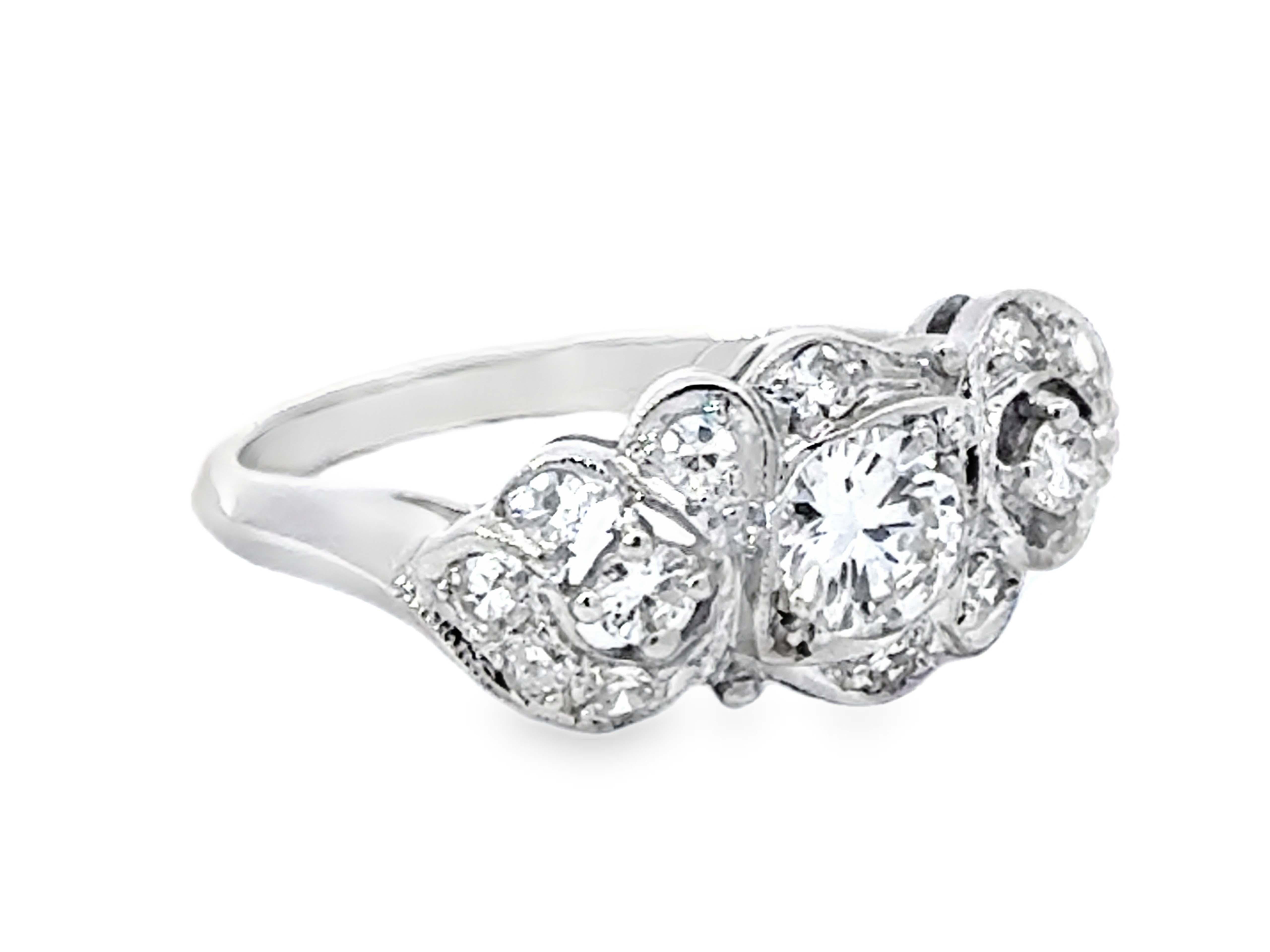 Moderno Anello a fascia con diamante tondo Brilliante Art Deco in oro bianco 14K in vendita
