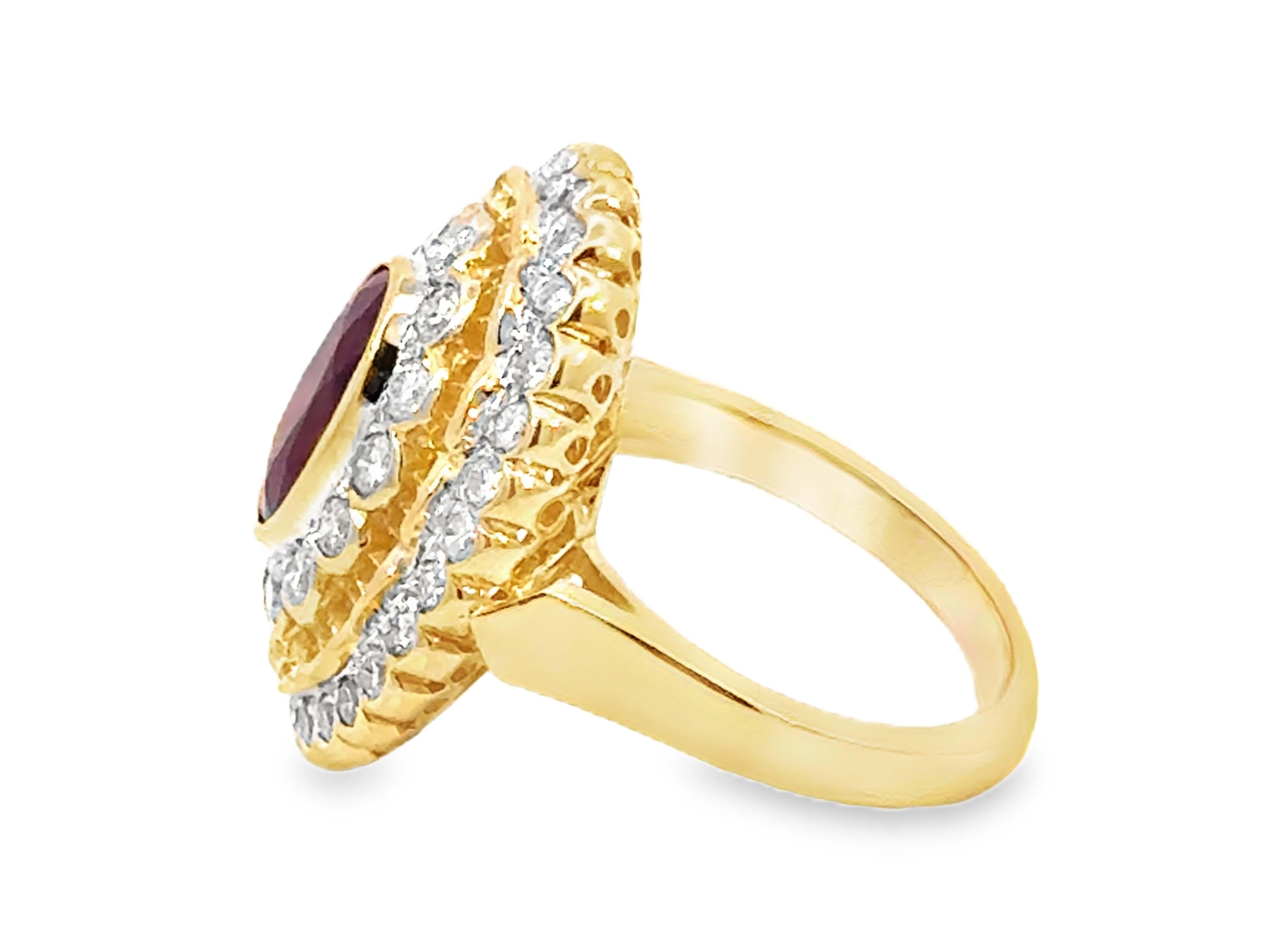 Bague ovale en or jaune 10k à double diamant et rubis rouge Unisexe en vente