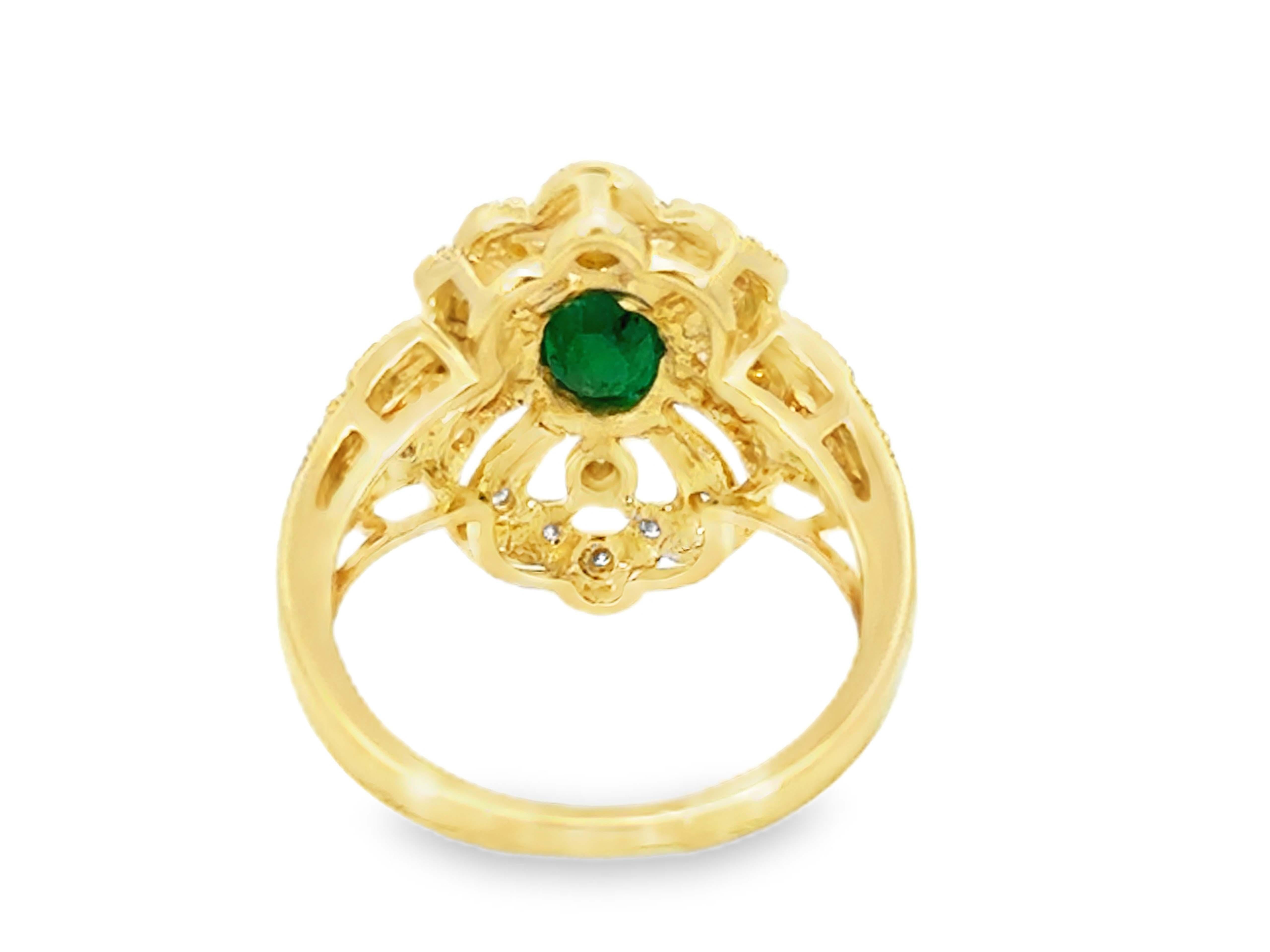 Bague en or jaune 14k avec émeraude verte ovale et diamant en vente 2