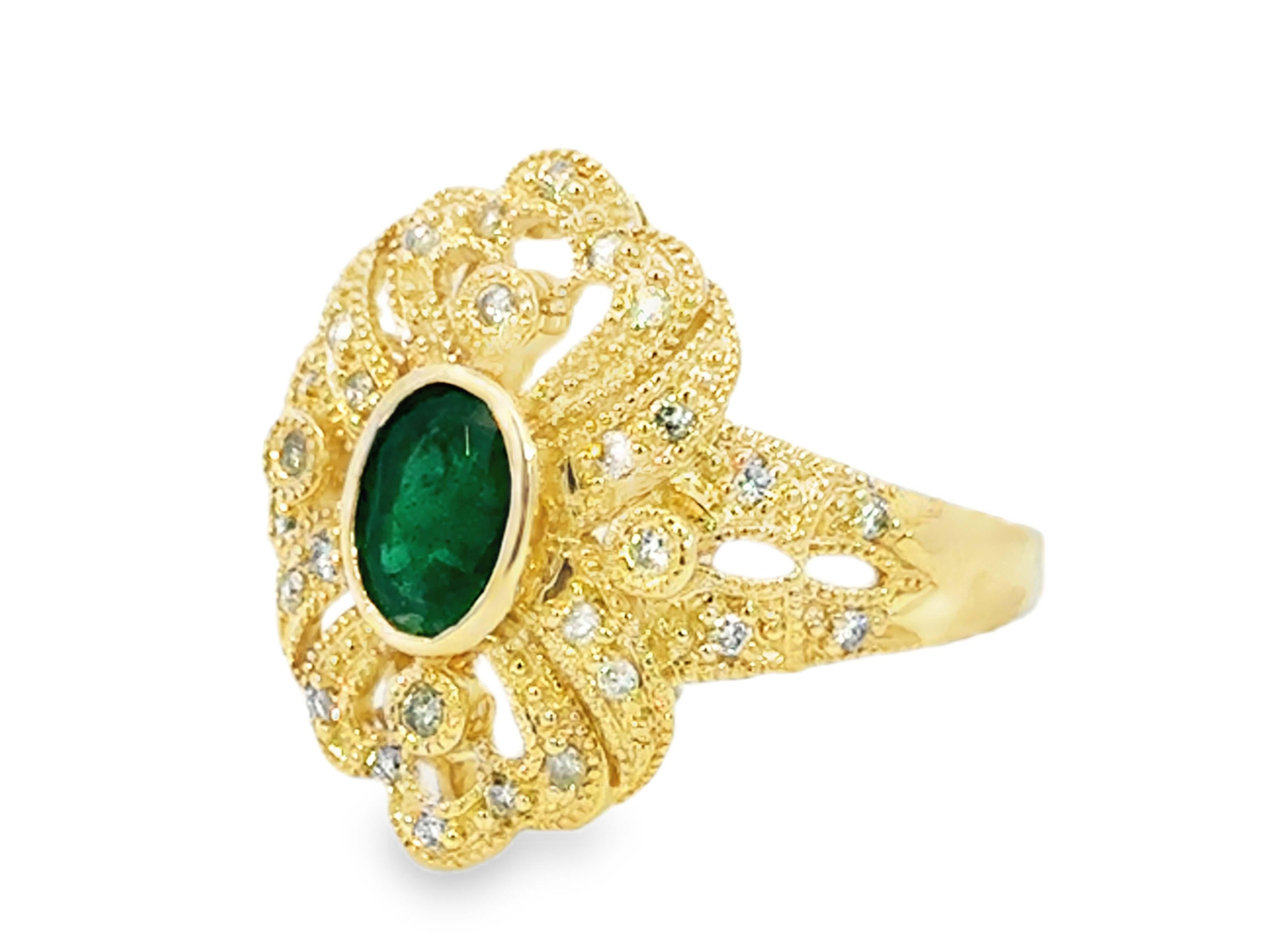 Bague en or jaune 14k avec émeraude verte ovale et diamant Excellent état - En vente à Honolulu, HI