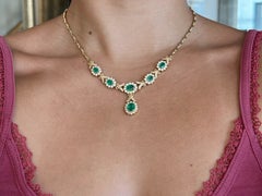Collar Effy con diamantes en forma de óvalo esmeralda colgantes, de oro amarillo de 14k