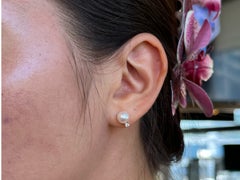 Boucles d'oreilles à clous Mikimoto en perle Akoya et diamants taille brillant, en or jaune 18 carats