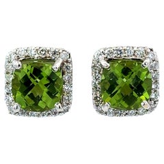 Peridot-Diamant-Halo-Ohrringe mit Hebelverschluss aus 18-karätigem Weißgold