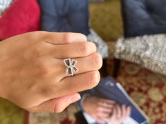 Anello a forma di farfalla con topazio bianco e diamanti, in oro bianco 18 carati
