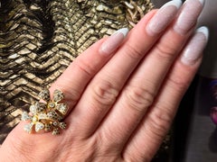 De Beers „Three Wildflower“-Ring mit braunen und weißen Diamanten aus 18-karätigem Gelbgold