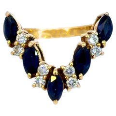 V-förmiger Ring mit Marquise-Saphir und Diamanten aus 18-karätigem Gelbgold