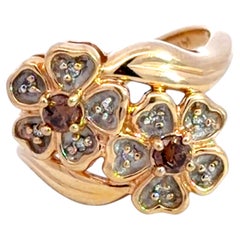 Ring mit zwei Blumen und einem Schokoladen-Diamanten in der Mitte, 14 Karat Gelbgold