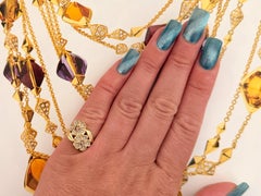 Ring mit zwei Blumen und einem Schokoladen-Diamanten in der Mitte, 14 Karat Gelbgold