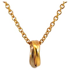 Collier avec petit pendentif Trinity de Cartier, en or tricolore 18 carats