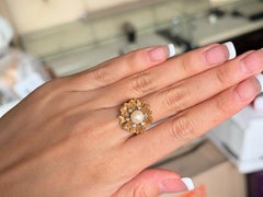 Anello con fiore di loto in oro giallo 14k con perla Akoya e diamante a taglio singolo
