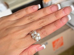 Bague avec perle de culture en forme de bouton et grappe de diamants, en or jaune 14 carats