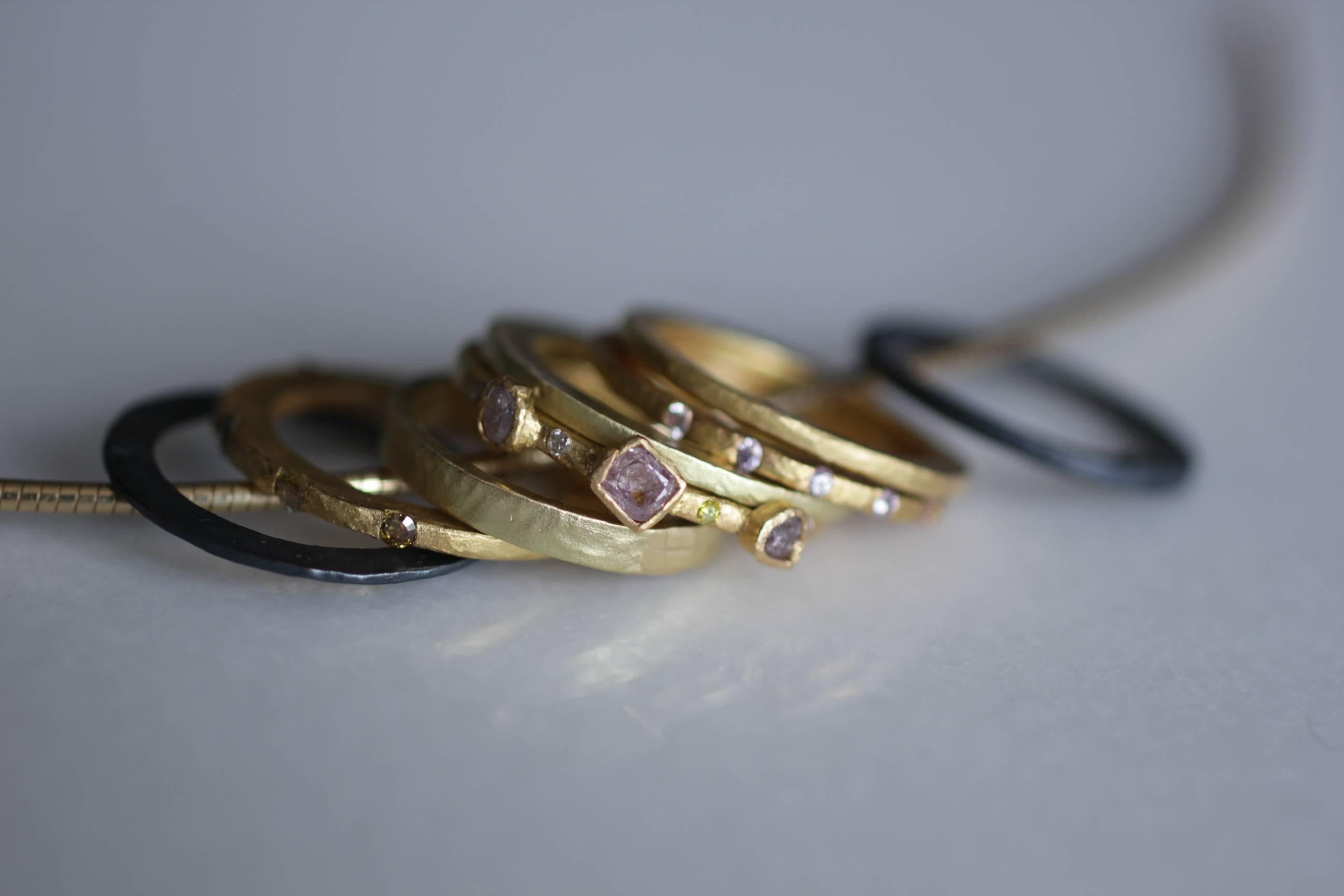 Brown Diamanten in recycelten 22K Gold Hochzeit Band Ring stapelbar AB Jewelry NYC im Angebot 8