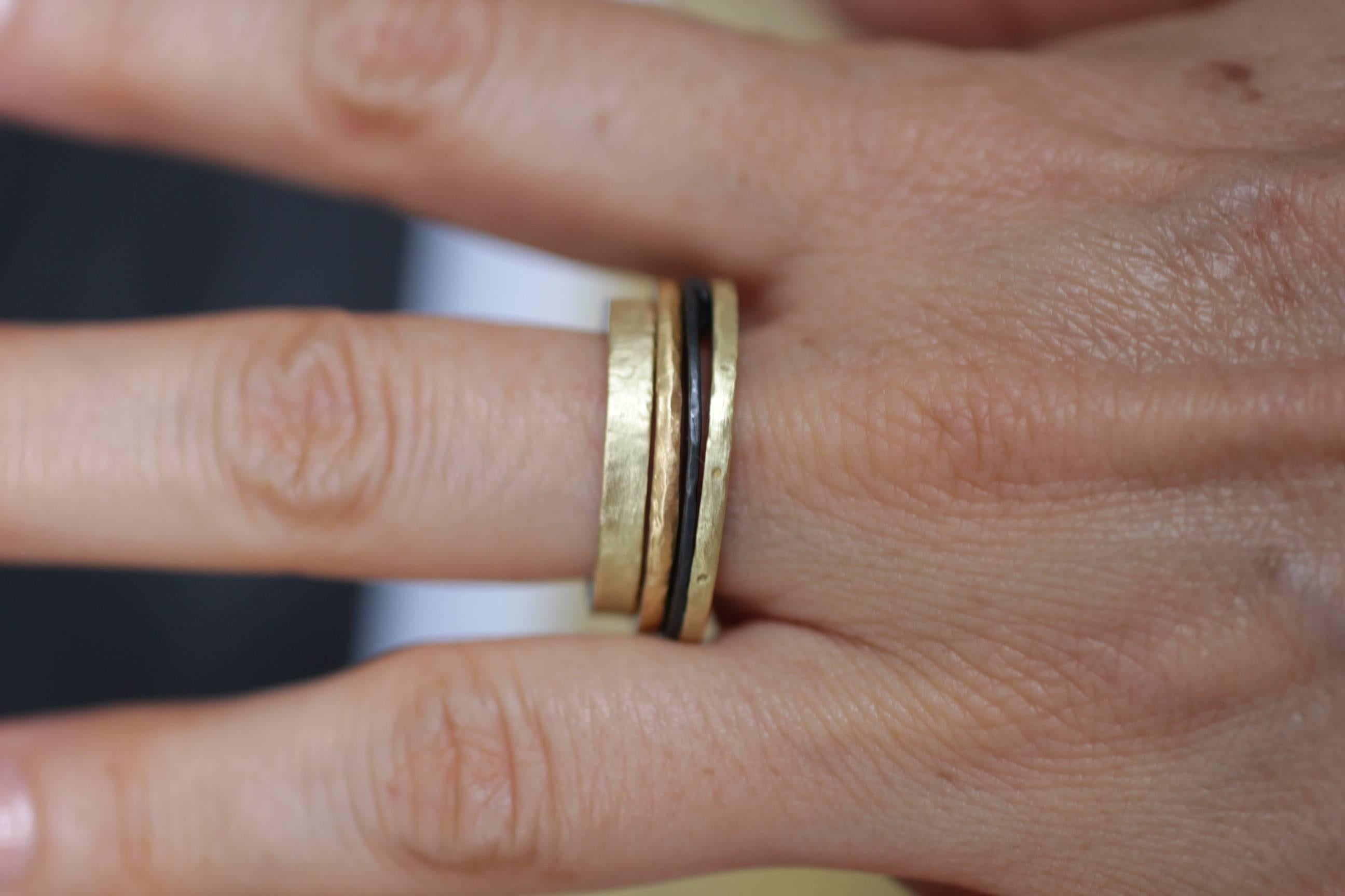 Anillo de Boda de Oro de 18 Kilates Apilado Contemporáneo Unisex Hombre en venta 5