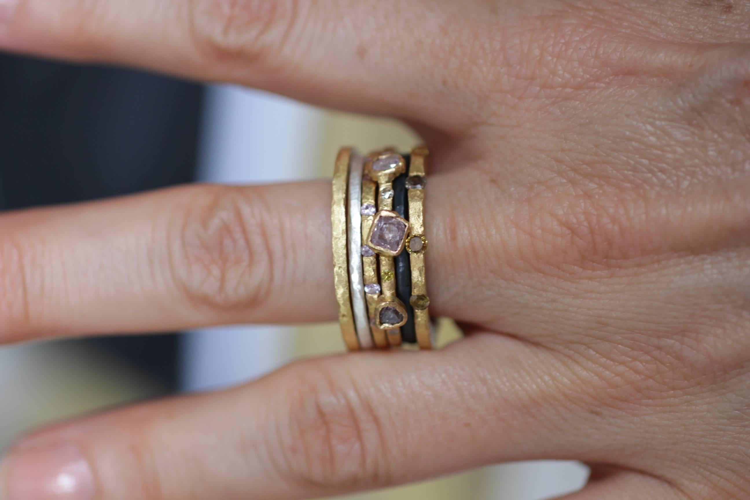 Anillo de Boda de Oro de 18 Kilates Apilado Contemporáneo Unisex Hombre en venta 8