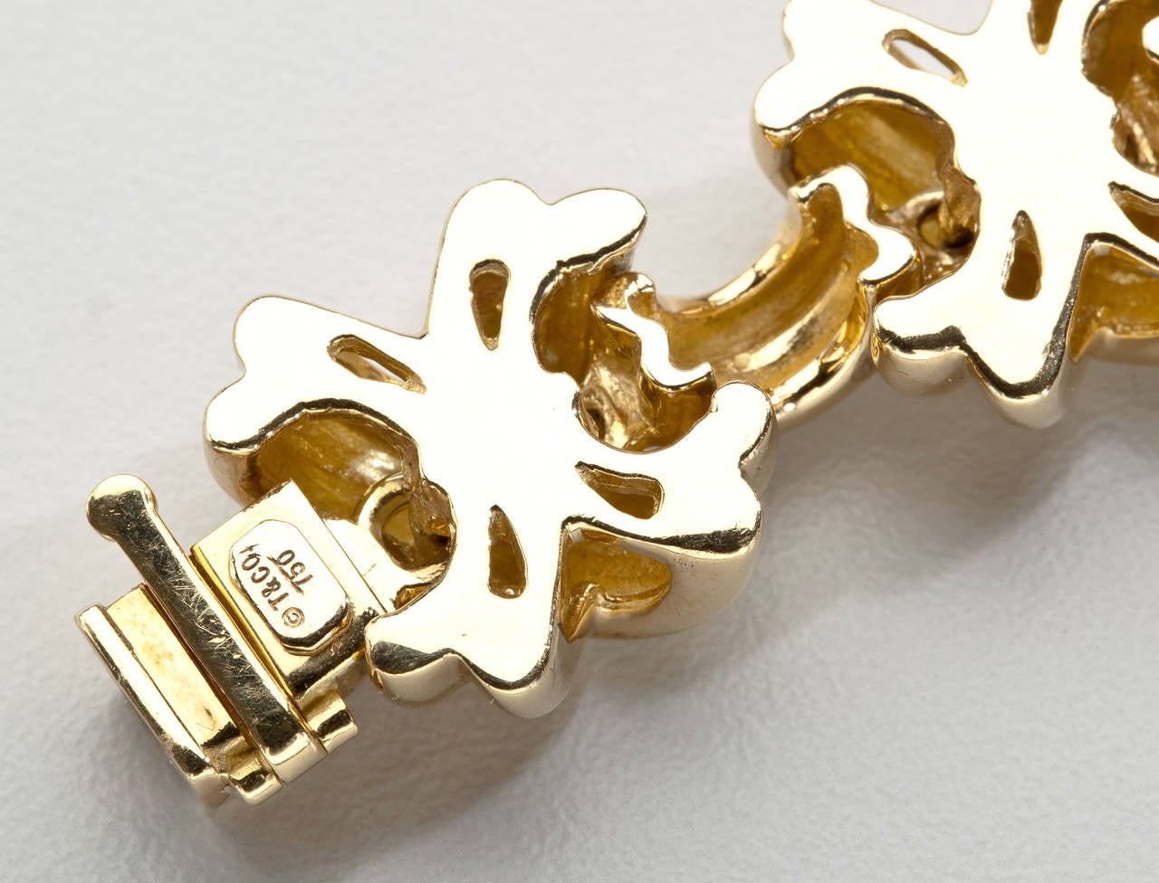Tiffany & Co. Gold Kisses Bracelet In Excellent Condition For Sale In New York, NY