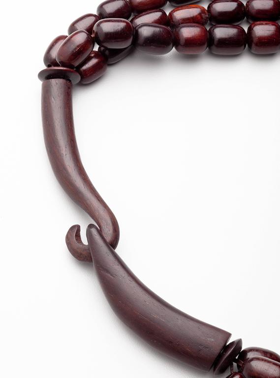 Collier Vintage Années 70 – Catherine Noll – Corne Teintée Verre Façon Corail