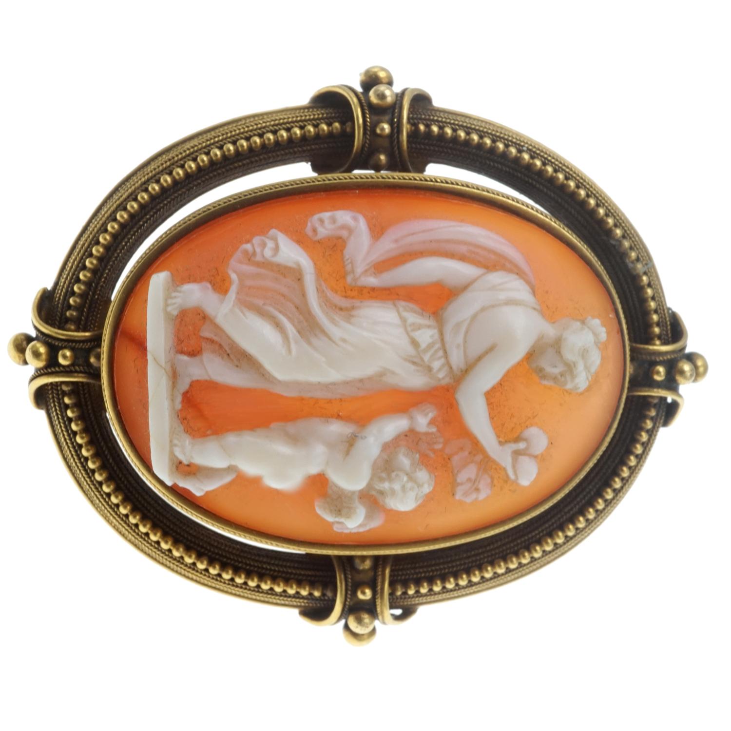 Shell Cameo and Gold Brooch In Excellent Condition For Sale In New York, NY