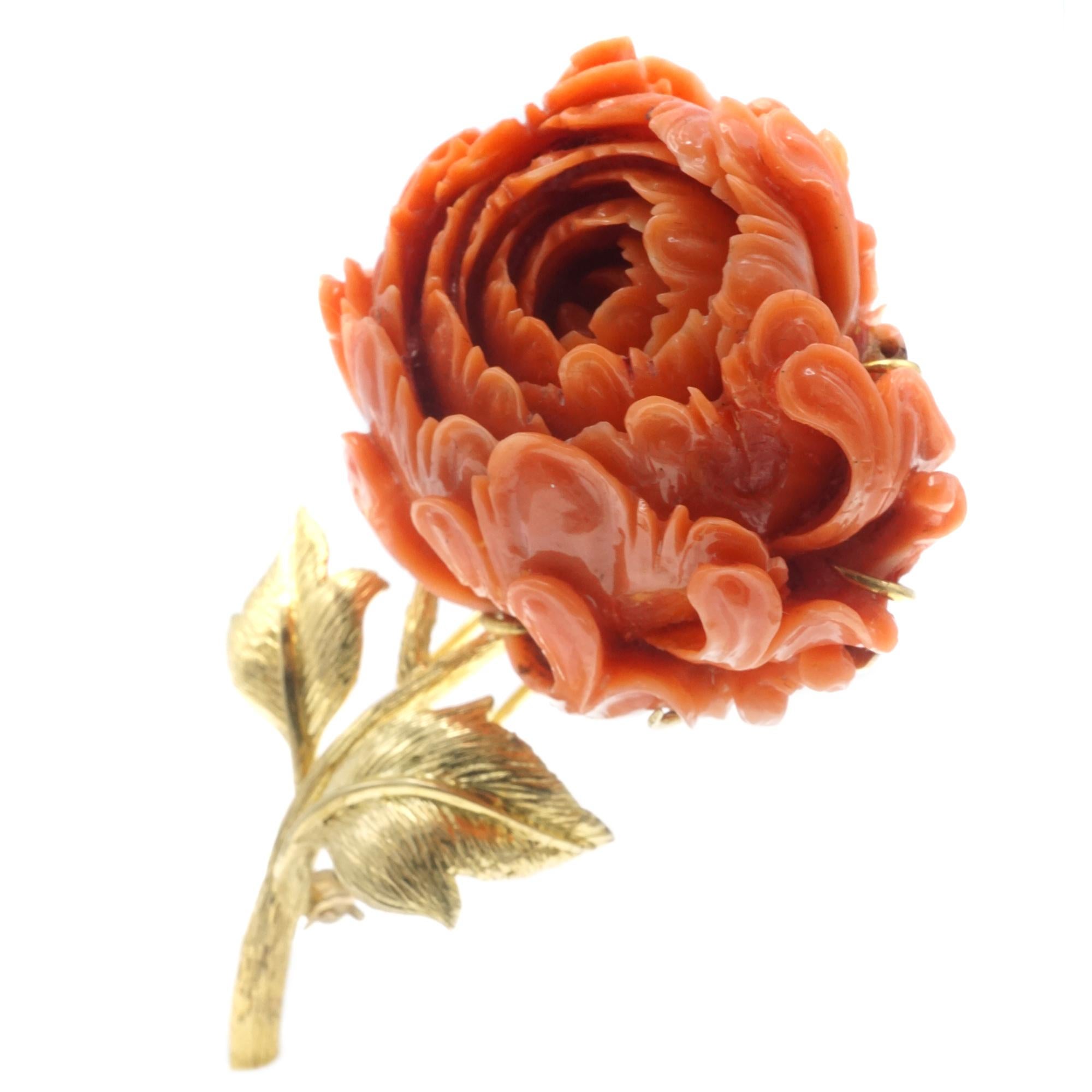 David Webb Coral Flower 18 Karat Gold Brooch In Excellent Condition In New York, NY