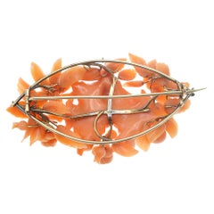 Ange et fleur en corail Broche en or 18 carats