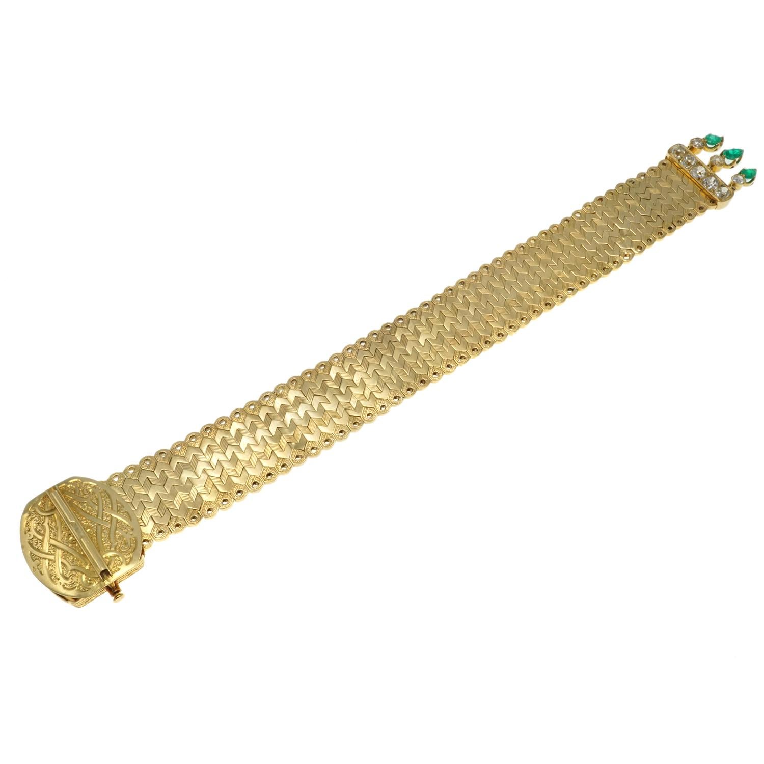 French Emerald Diamond 18 Karat Gold Bracelet In Excellent Condition For Sale In New York, NY