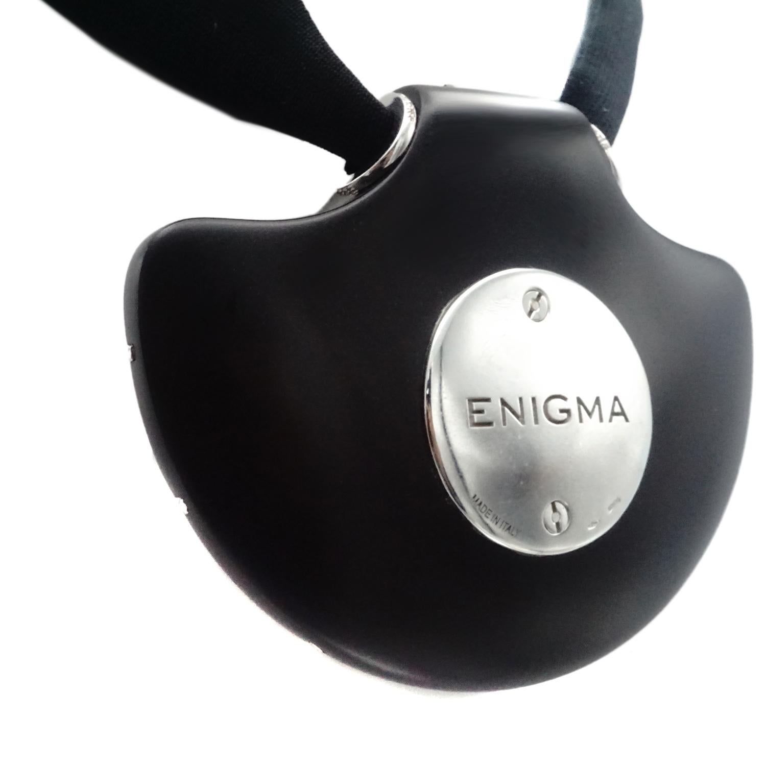 Enigma Diamond 18 Karat Gold Necklace In Excellent Condition In New York, NY
