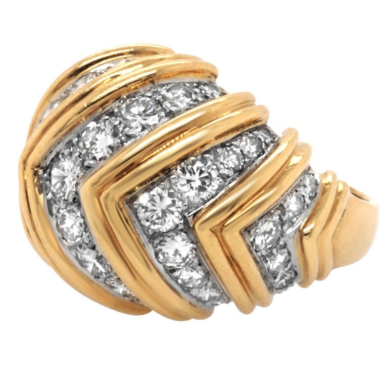  18  Karat  Diamond  Gold  Ring  For Sale at 1stdibs