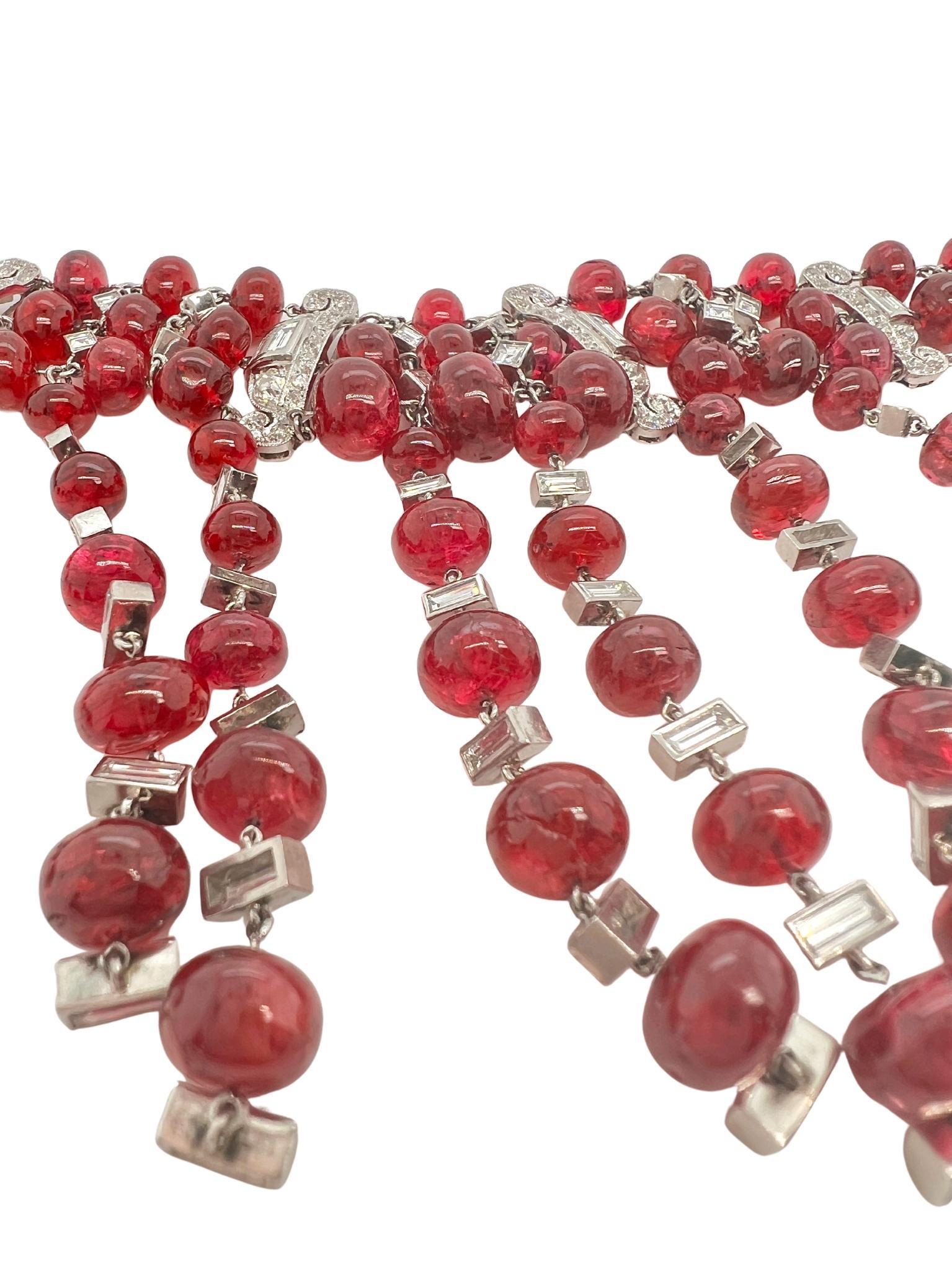 Collier en platine, perles de spinelle rouge et franges de diamants Excellent état - En vente à New York, NY