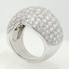 Bague en diamants Van Cleef & Arpels, pavé de diamants en grappe, style « dôme »