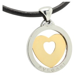 Collier en cuir Bulgari avec pendentif « Tondo Large Heart », en or 18 carats et acier