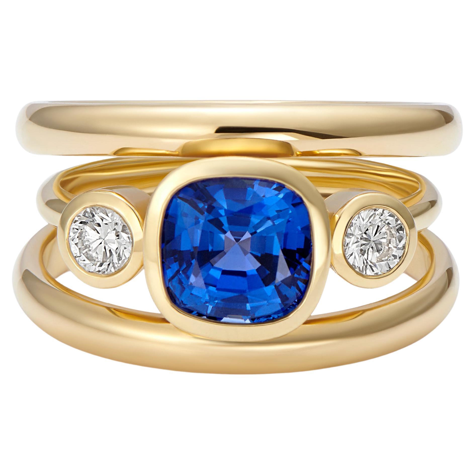 2,35 Karat Königsblauer Saphir & Diamant 3 Band Ring im Angebot