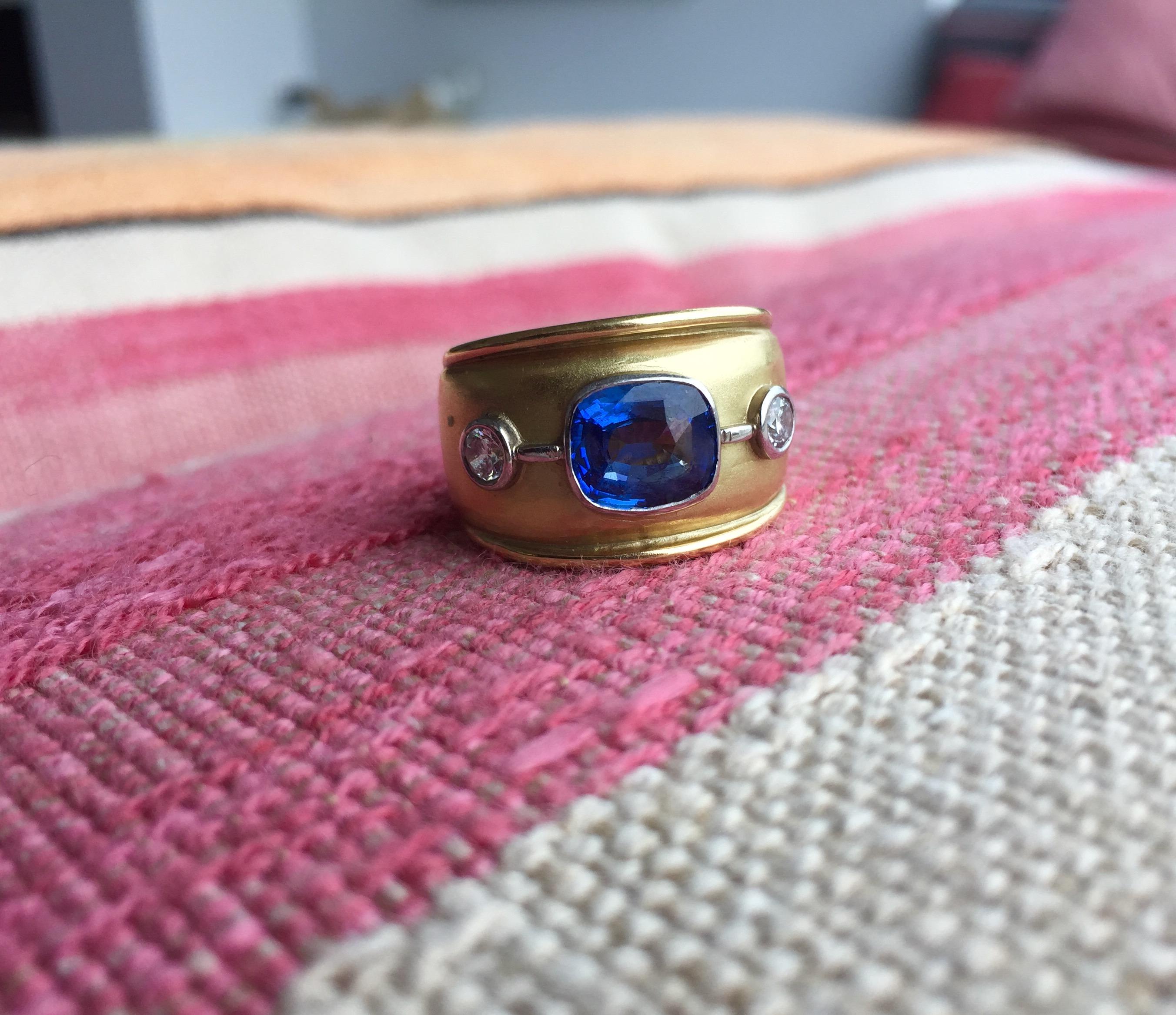 Women's or Men's Sri Lankan Blue Sapphire and White Diamonds Cocktail Ring