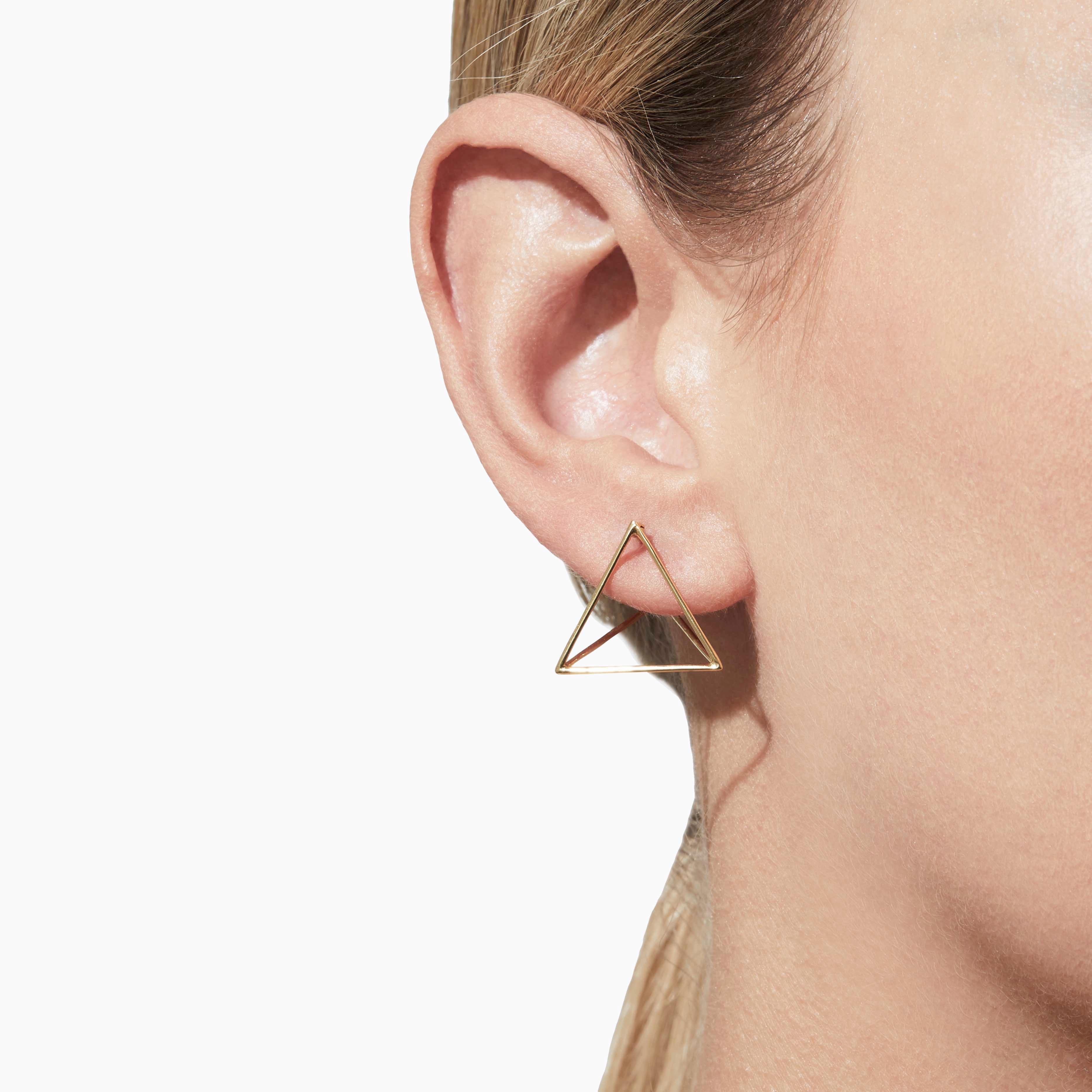 The three dimensional triangle form appears to float seamlessly around the earlobe when worn. One side is an earring post. You can alter the point at which the earring hangs depending on how you want it to appear.

18 Karat Yellow Gold Triangle Pair