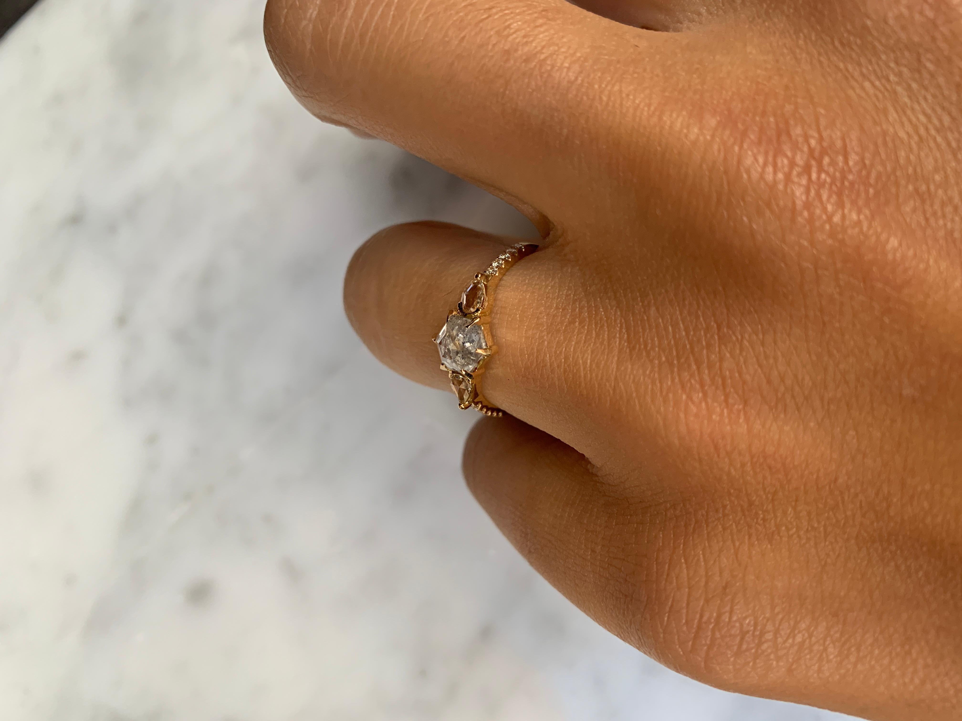 Rachel Boston 18ct Yellow Gold and Hexagon Rose Cut Imperfect Diamond Ring (Rosenschliff) im Angebot