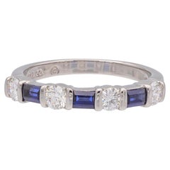 Tiffany & Co. Bague vintage en platine sertie de saphirs et de diamants en barrettes, 0,80 carat au total