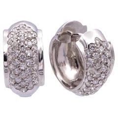 Pendientes de oro blanco de 14 quilates con pavé de diamantes redondos de 1,20 ct