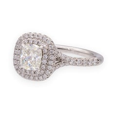 Tiffany & Co. Platin-Soleste-Verlobungsring mit einem 0,89-Karat-Zentralstein und doppeltem Halo aus Diamanten