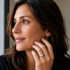 Anello di fidanzamento Harry Winston in platino con diamante taglio smeraldo e baguette, 1 ct, D VS1