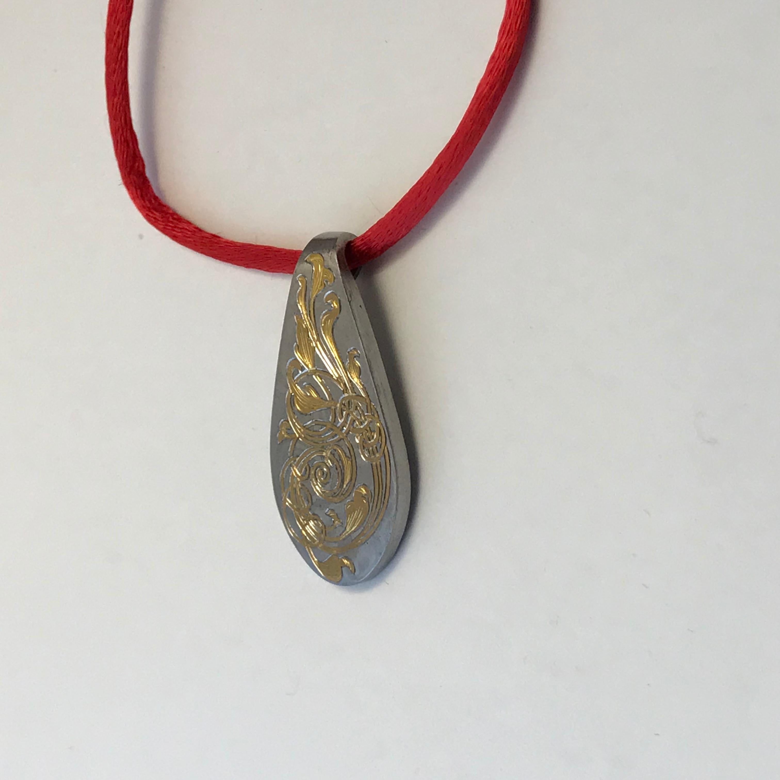 Contemporary Damascus Steel Pendant 24 Karat Gold For Sale