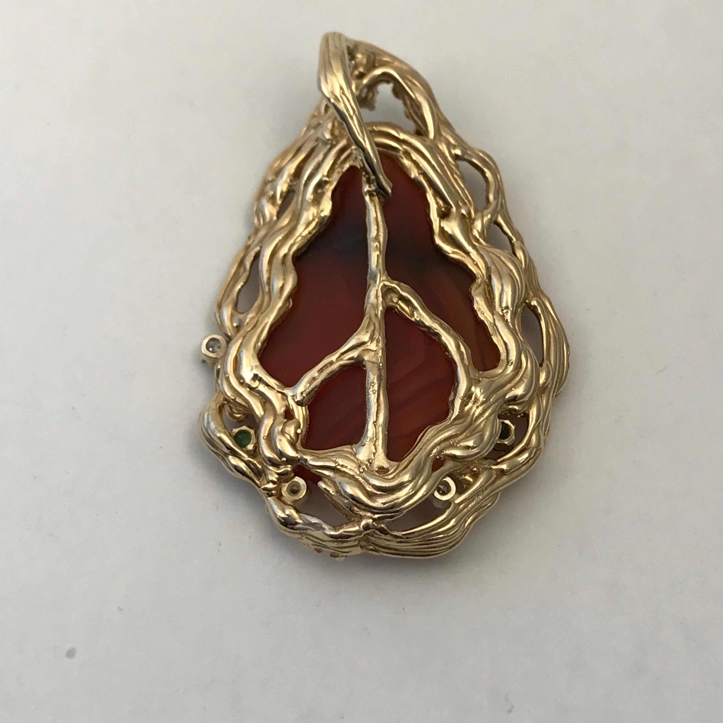 Lacuna Agate Leaf Pendant in 14 Karat Gold with Emeralds and Diamonds For Sale 1