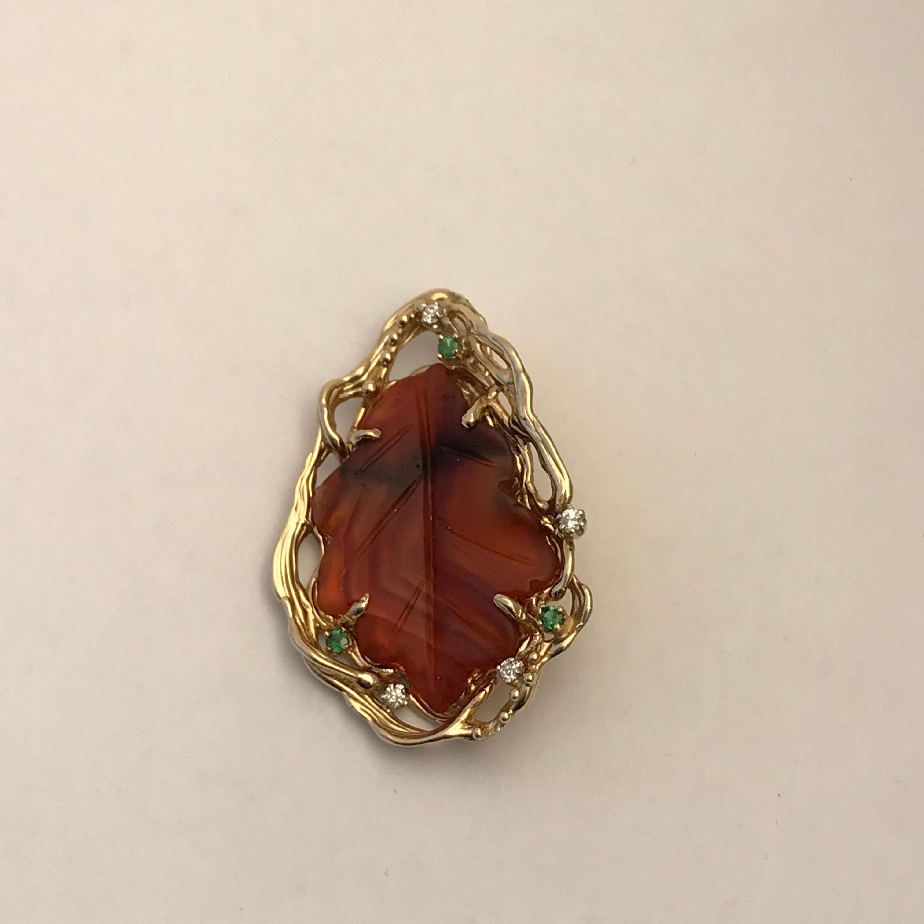 Lacuna Agate Leaf Pendant in 14 Karat Gold with Emeralds and Diamonds In New Condition For Sale In Austin, TX