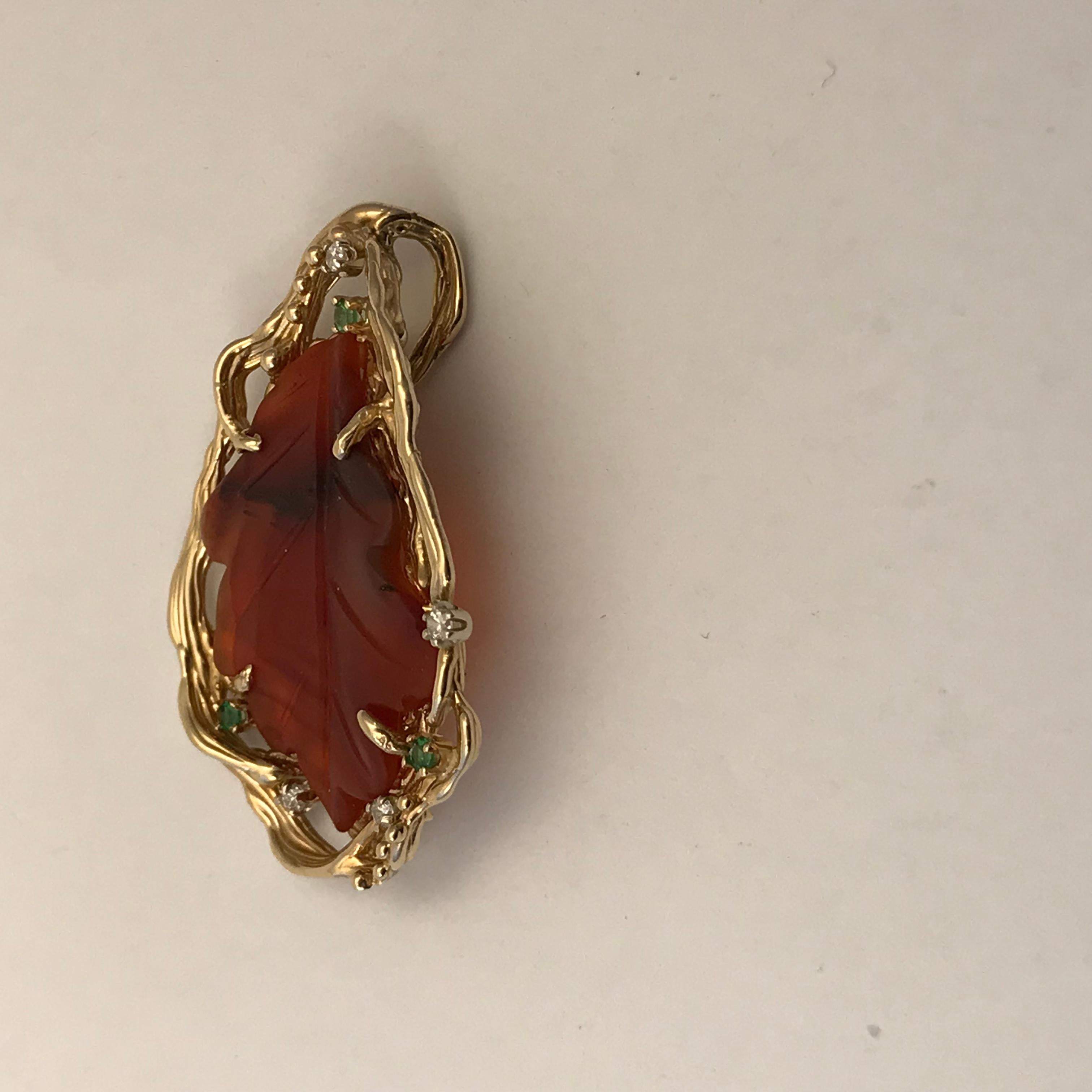 Women's or Men's Lacuna Agate Leaf Pendant in 14 Karat Gold with Emeralds and Diamonds For Sale