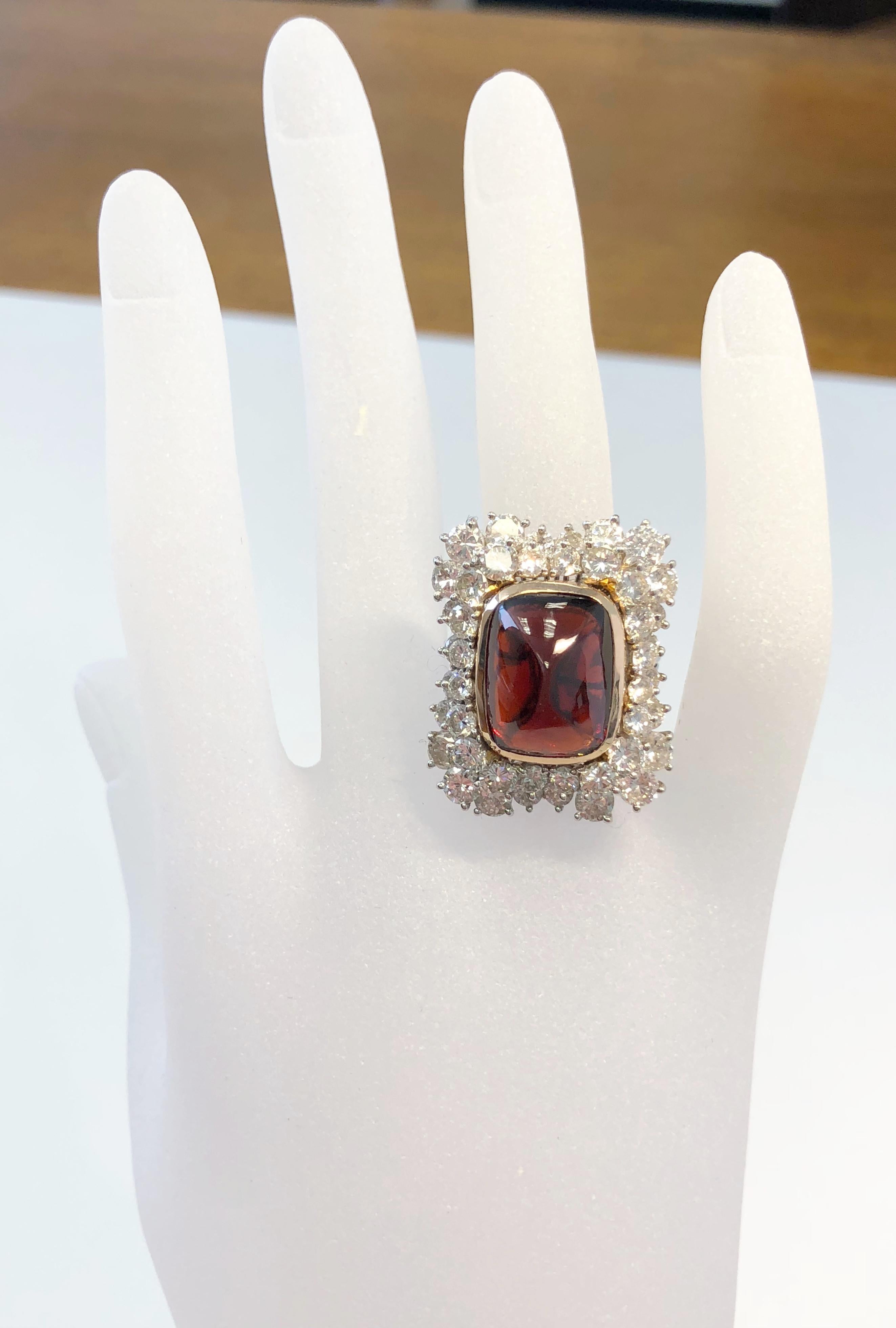 Sugarloaf Garnet and White Diamond Cocktail Ring in 2-Tone 18 Karat Gold In New Condition In Los Angeles, CA