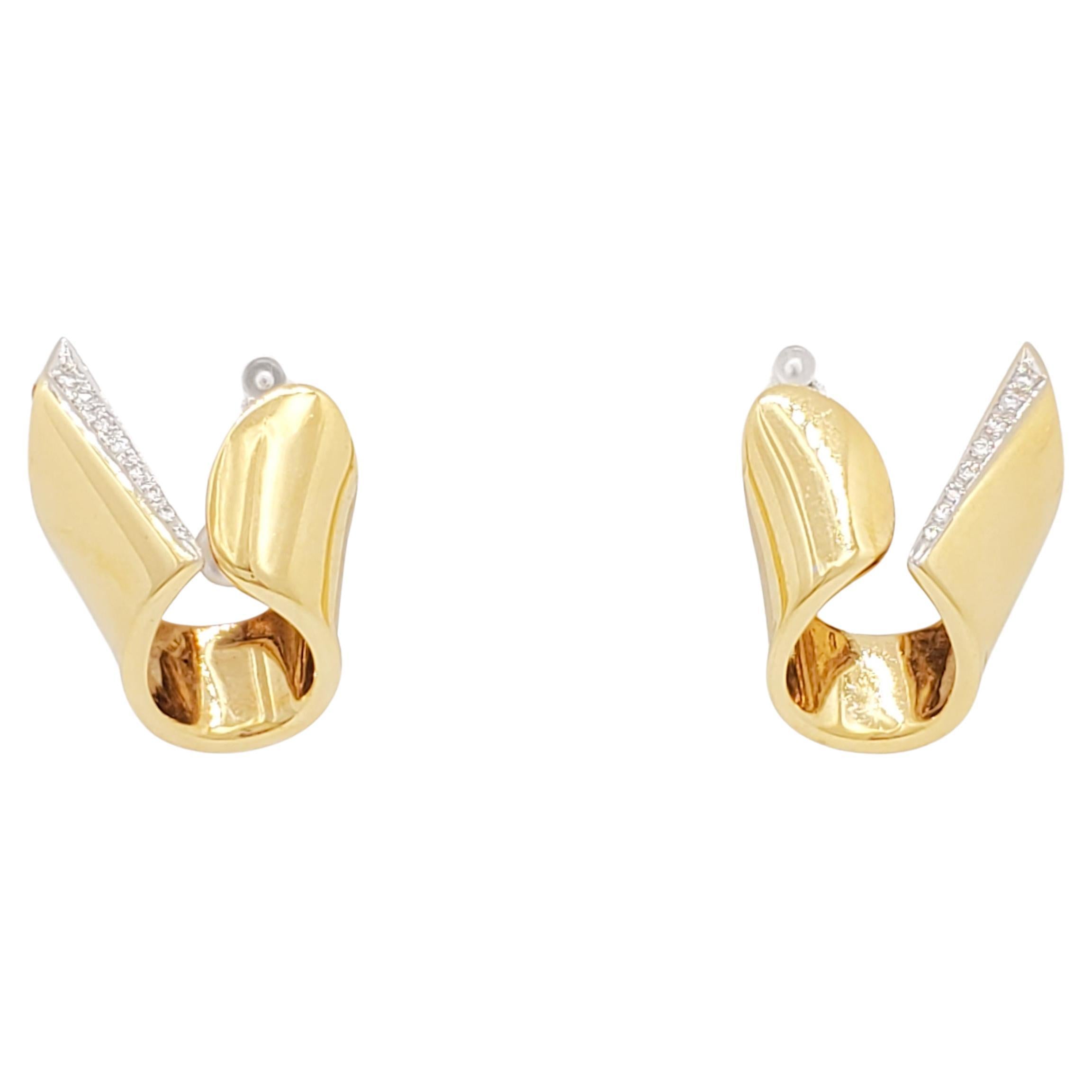 White Diamond and 18k Yellow Gold Earrings