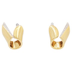 White Diamond and 18k Yellow Gold Earrings