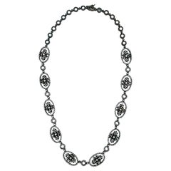 Collana rotonda con diamanti bianchi in oro bianco e rodio nero 18 carati