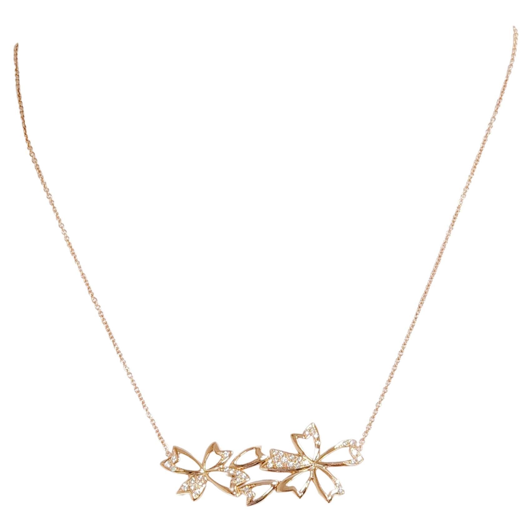 Weiße Diamant-Bogen-Anhänger-Halskette aus 18k Rose Gold im Angebot