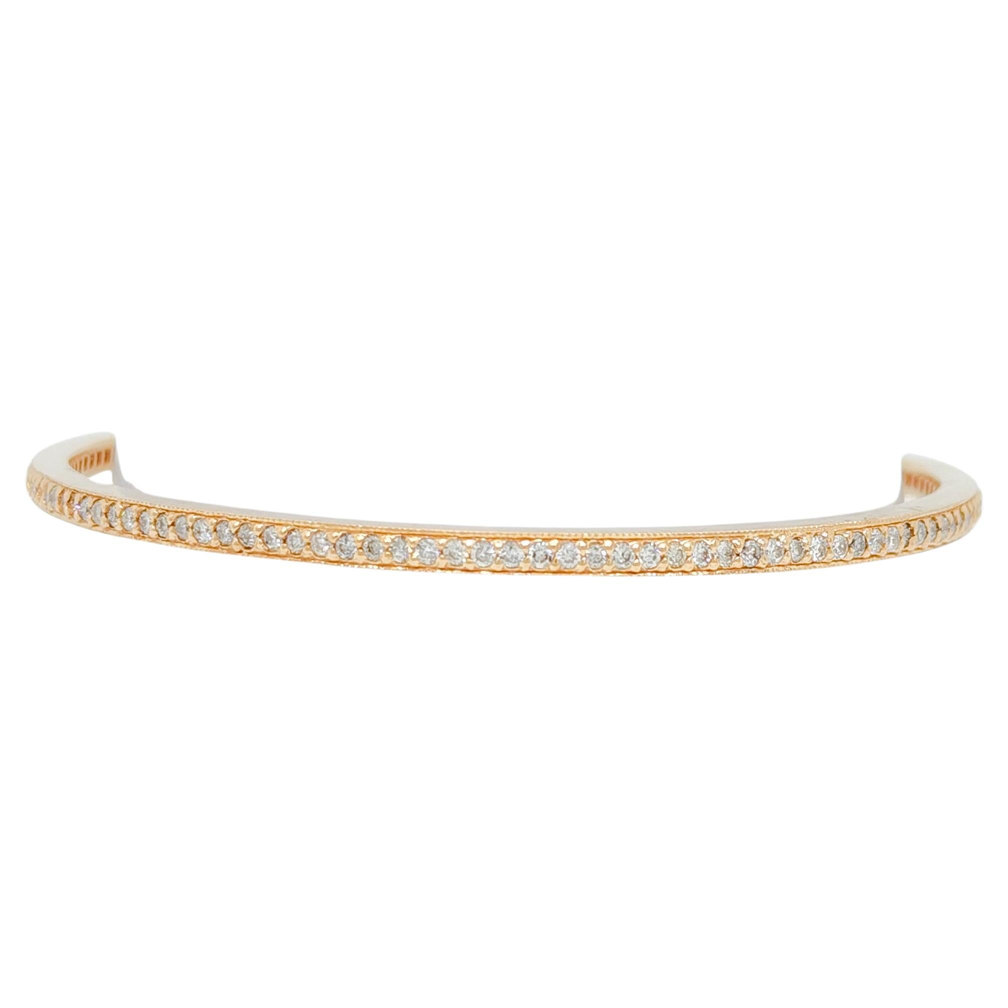 Bracelet jonc rond en or rose 14k avec diamants blancs en vente