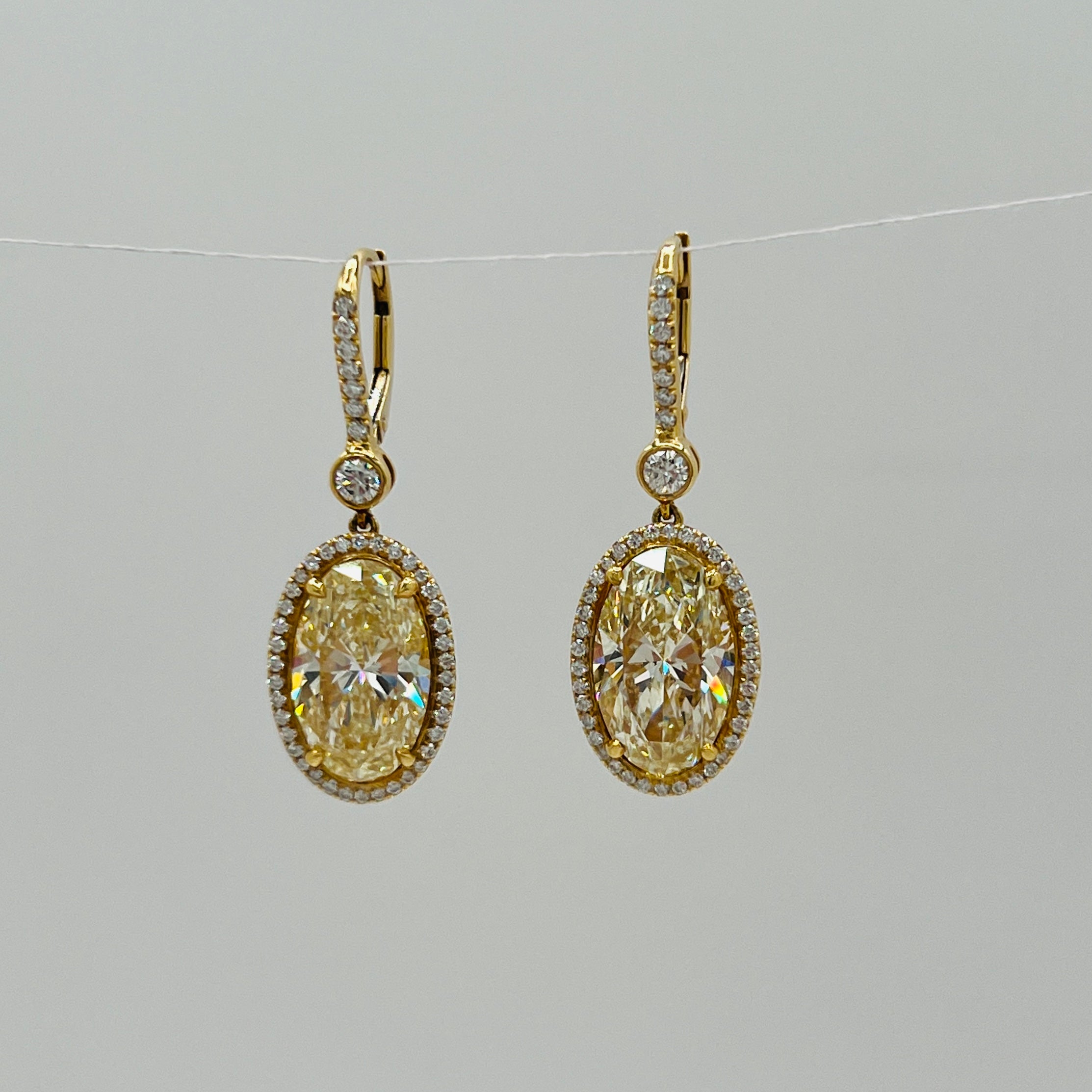 Ovale Gelbe Diamant-Ohrhänger aus 18 Karat 2farbigem Gold mit Diamanten